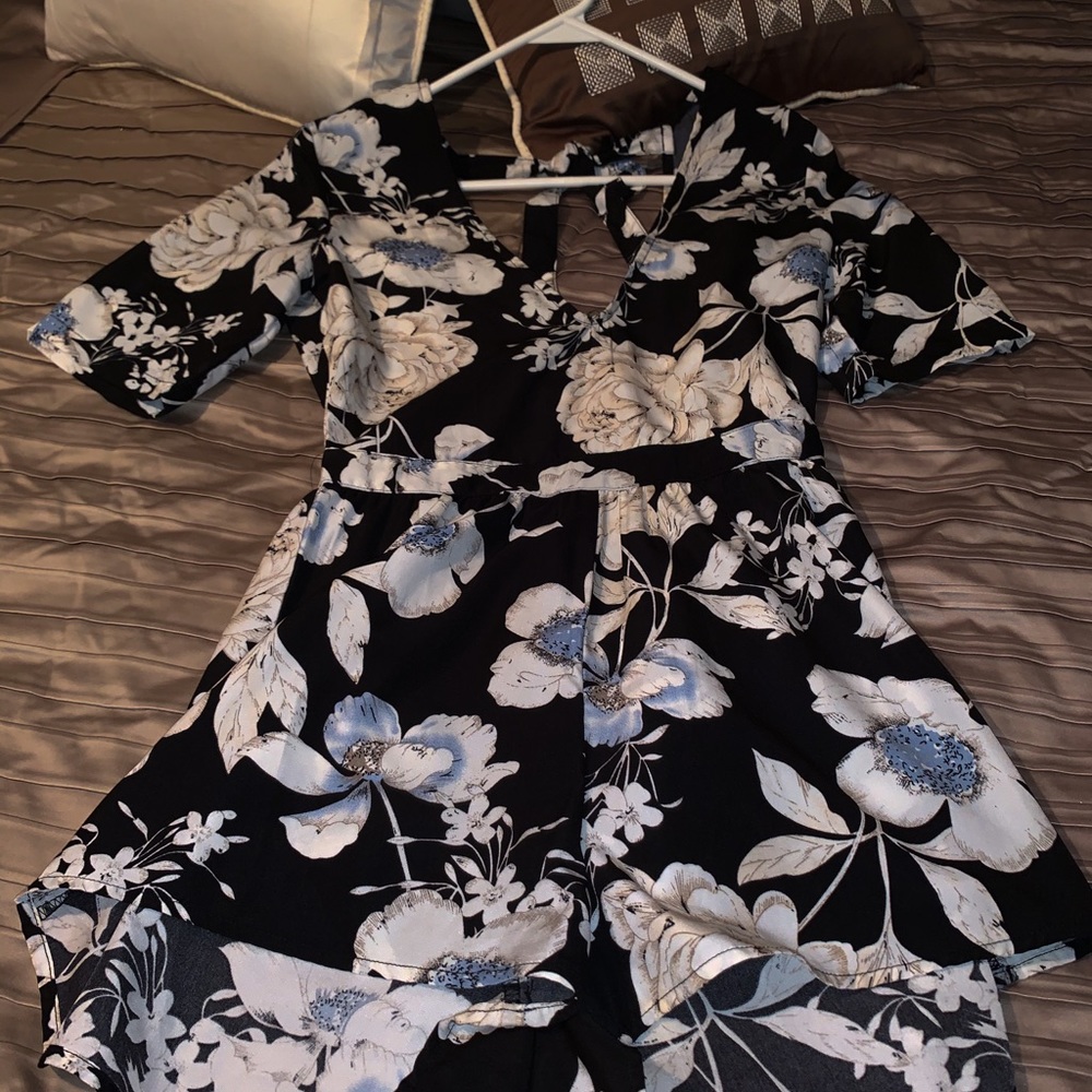 Rompers - Picture 2 of 3